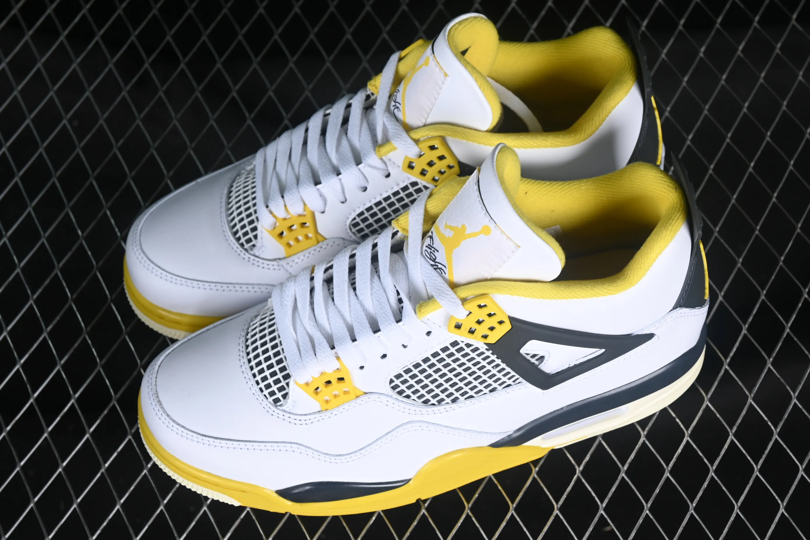 All categories Air Jordan Jordan series basketball shoes Air Jordan 4 L version Air Jordan 4 Retro "Vivid Sulfur" AJ4 Joe 4 White Thunder AQ9129-101